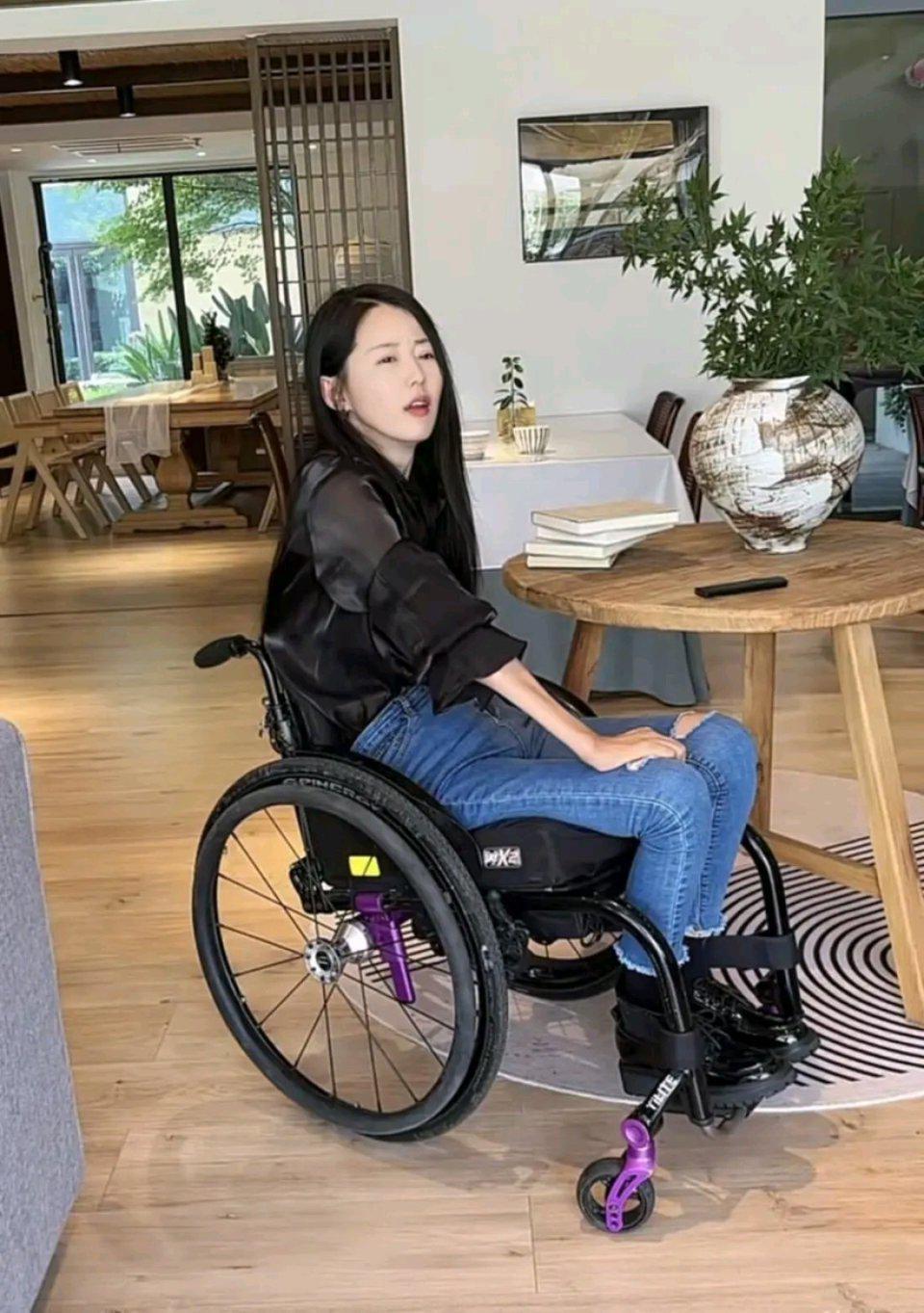 励志！32岁新疆美女终身瘫痪，靠拉绳重获新生，参加残运会2项目